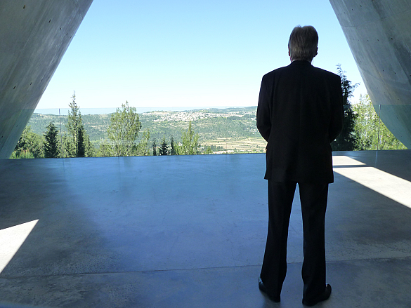 Jens Böhrnsen während eines Besuchs der Gedenkstätte Yad Vashem