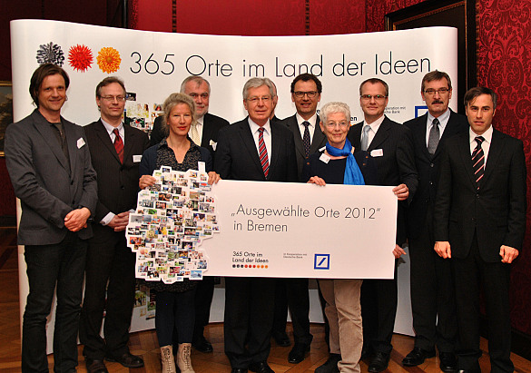 Gruppenbild der Preisträgerinnen und Preisträger mit Bürgermeister Böhrnsen und Dr. Martin Klinkhammer (5. und 7. von rechts)