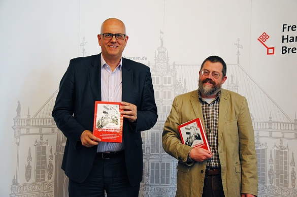 Buchvorstellung im Rathaus: Bürgermeister Andreas Bovenschulte und Autor Rüdiger Ritter