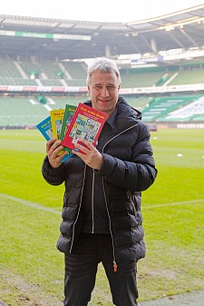 Unterstützt die Leseförderung: Marco Bode, Aufsichtsratsvorsitzender des SV Werder Bremen Foto: Verein ‚Das erste Buch e.V