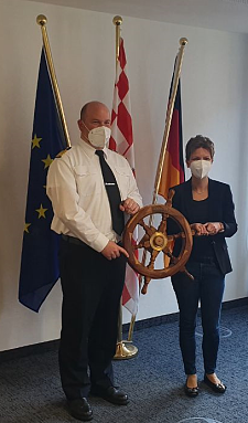 Häfensenatorin Dr. Claudia Schilling mit Hafenkapitän Stephan Berger Foto: Senatorin für Wissenschaft und Häfen