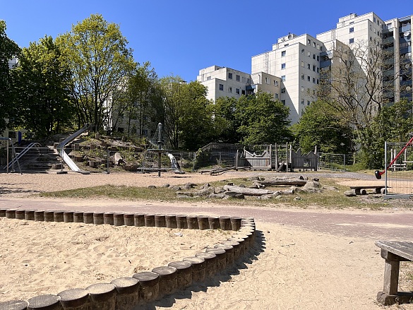 Noch ein Spielplatz, ab dem 21. November ein Baustelle: Der Spielplatz in der Hermann-Wegener-Straße wird komplett umgestaltet. Foto: Sozialressort