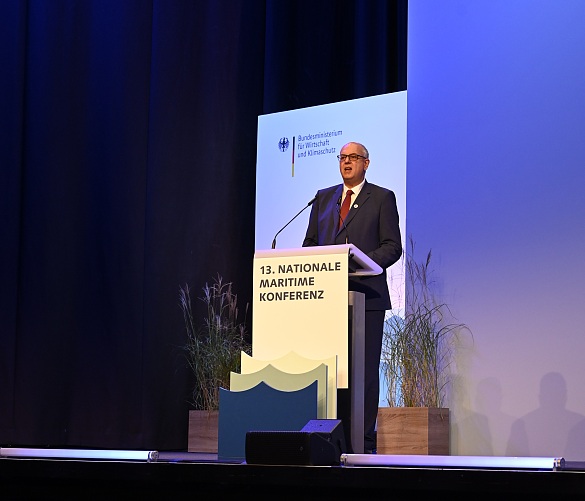 In seiner Rede unterstreicht Bürgermeister Bovenschulte abermals die enorme Bedeutung der deutschen Seehäfen - für die Wirtschaft sowie für die Energiewende. Foto: Senatspressestelle