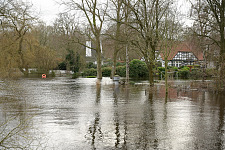 In der Nähe des Ortsamtes Borgfeld stehen die Häuser im Wasser. Foto: Senatspressestelle