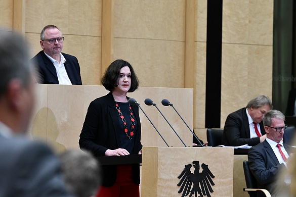 Umweltsenatorin Kathrin Moosdorf bei ihrer Rede zum Klimageld im Bundesrat. Foto: Landesvertretung