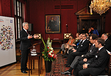 Bürgermeister Böhrnsen begrüßt die Gäste der Verleihung 