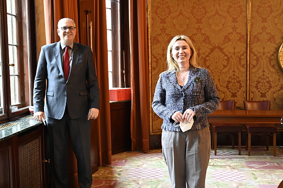 Bürgermeister, Dr. Andreas Bovenschulte, mit der ukrainischen Generalkonsulin Irina Tybinka 