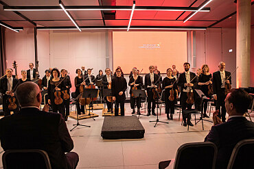 Tarmo Peltokoski konnte auf der Inaugurationsfeier den Gästen gleich sein Talent unter Beweis stellen. Foto: Winnie Schmitz