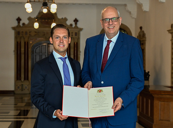 Der tschechische Honorarkonsul Michael Mai und Bürgermeister Andreas Bovenschulte. Foto: Senatspressestelle