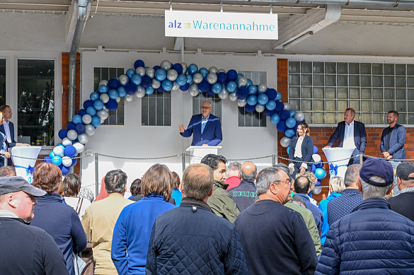 Bürgermeister Bovenschulte gratuliert dem Arbeit und Lernzentrum (alz) zum 45-jährigen Jubiläum in Vegesack. Foto: Senatspressestelle