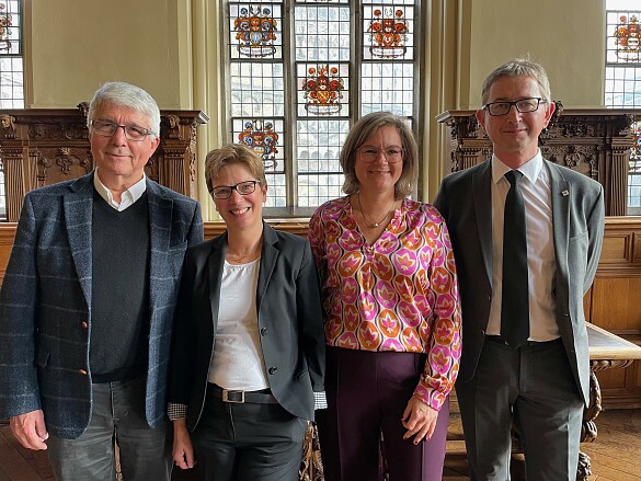 Dr. Hermann Schulte-Sasse, Vorsitzender des Paritätischen Bremen,  Sozialsenatorin Dr. Claudia Schilling, Birgitt Pfeiffer, Vorständin des Paritätischen Bremen und der neue Hauptgeschäftsführer des Paritätischen Gesamtverbands, Dr. Joachim Rock, beim Empfang in der Oberen Rathaushalle (v.l.n.r.). 