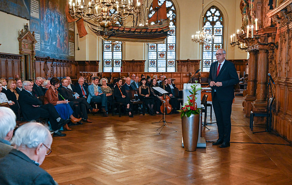 Bürgermeister Dr. Andreas Bovenschulte begrüßt die Teilnehmerinnen und Teilnehmer.