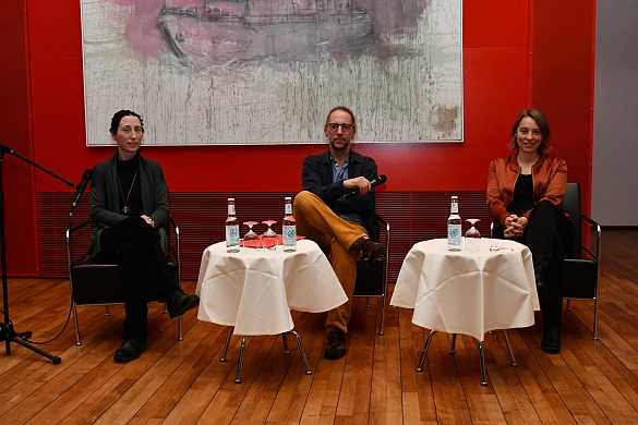 Artist in Residence Lesung mit Katrin Schumacher (links), Jens Laloire und Anke Bär (rechts). 