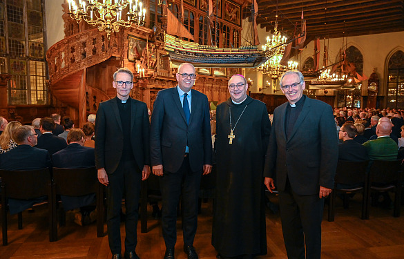 Willehad-Empfang 2024: Pater Dr. Dominik Terstriep, Bürgermeister Andreas Bovenschulte, Bischof Dr. Dominicus Meier und Propst Dr. Bernhard Stecker beim Willehad-Empfang des Katholischen Büros Bremen.