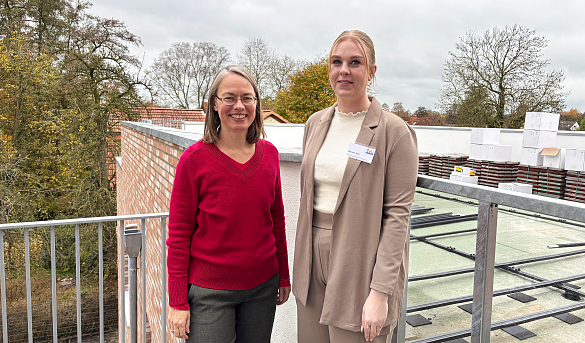 Senatorin Aulepp und Kitaleitung Mareen Frey eröffnen den neuen Standort der Kita Drachenkinder in Huchting, der Raum für soziales Lernen und inklusive Bildung bietet. 