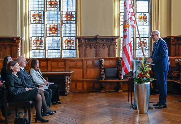 Paavo Järvi und die Deutsche Kammerphilharmonie Bremen haben unserer Stadt einen Platz auf der musikalischen Weltkarte erspielt, sagte Bürgermeister Andreas Bovenschulte in seiner Laudatio. Foto: Senatspressestelle