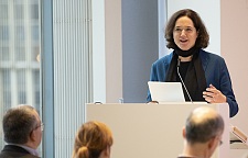 Wissenschaftssenatorin Kathrin Moosdorf bei der Eröffnung des Symposiums im Haus der Bürgerschaft. 